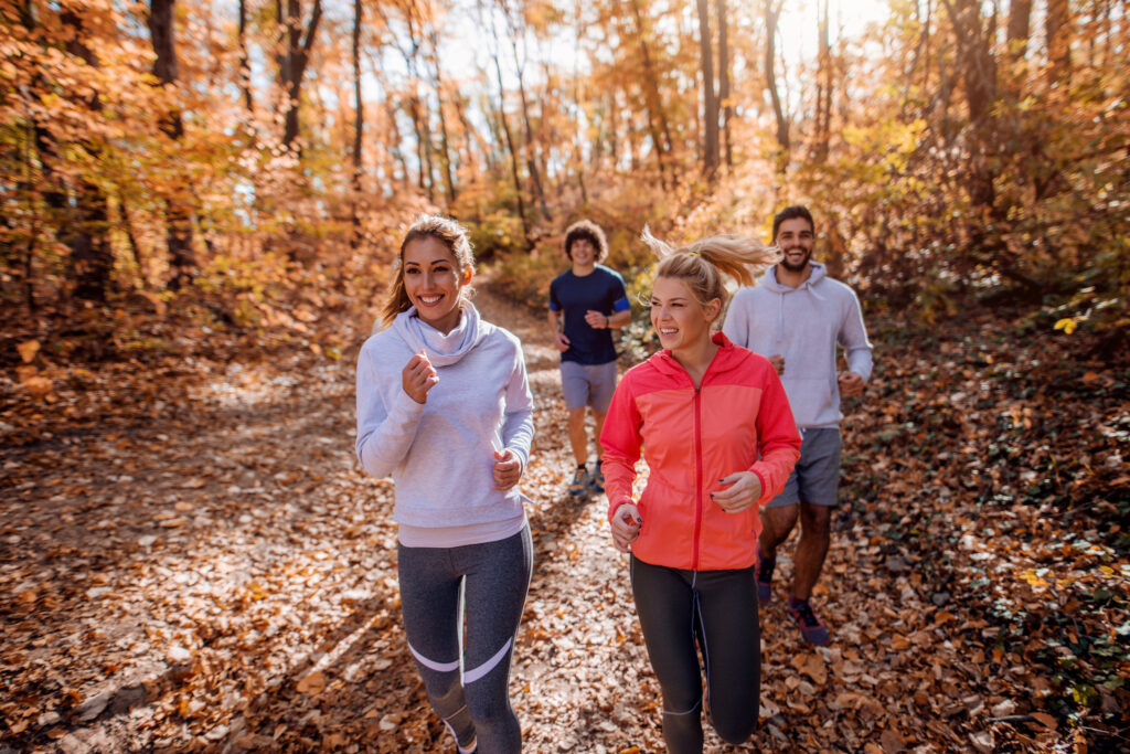 Joggen im Wald, Sport und Zahngesundheit, Sportzahnmedizin